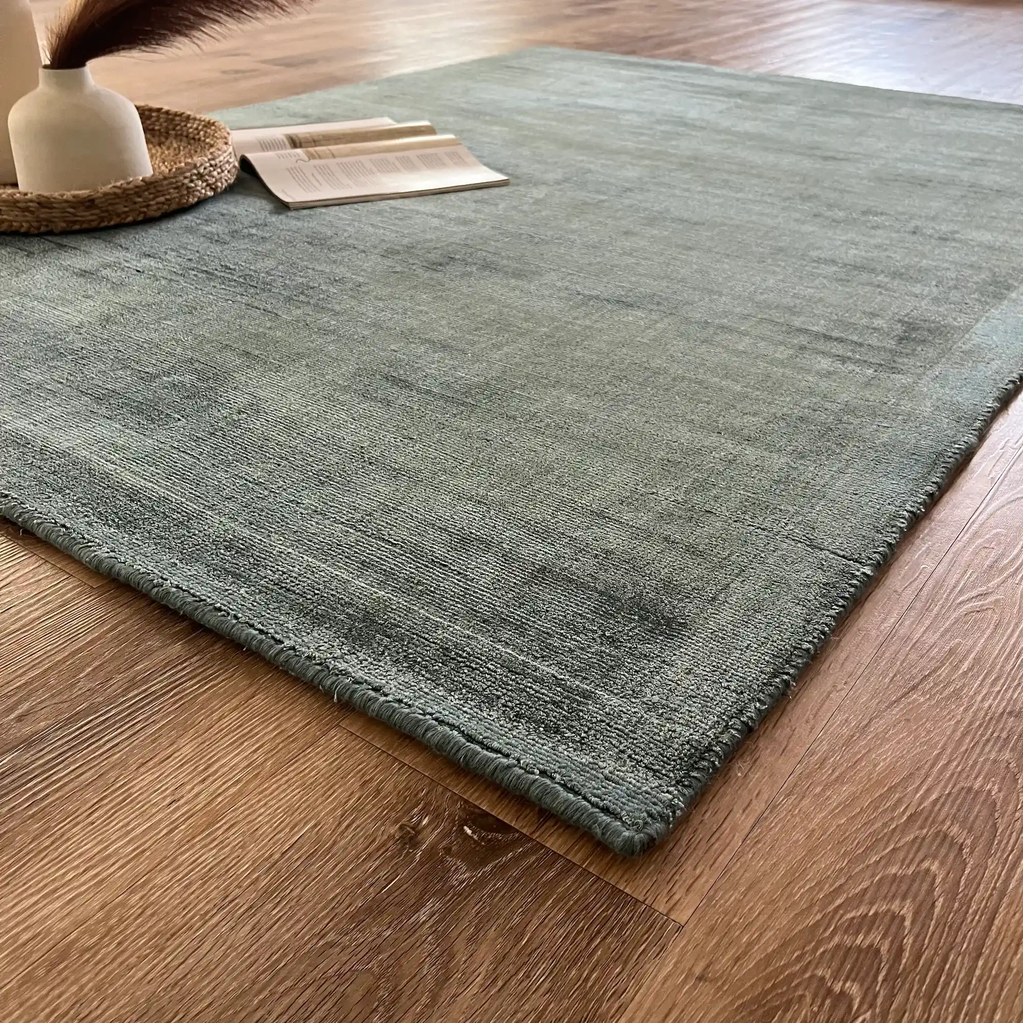 Eliot, 100% Viscose Pile, Hand Loomed Area Rug, Royal Green